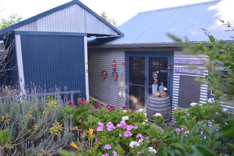 Nannup LavenderA indoor and outdoor shower with hot and cold water. two toilets.