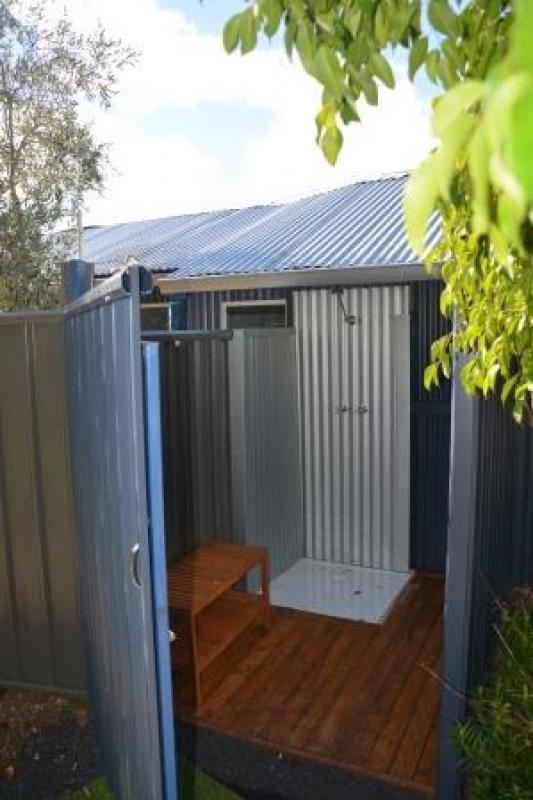 Nannup LavenderOutdoor shower as well as an indoor shower